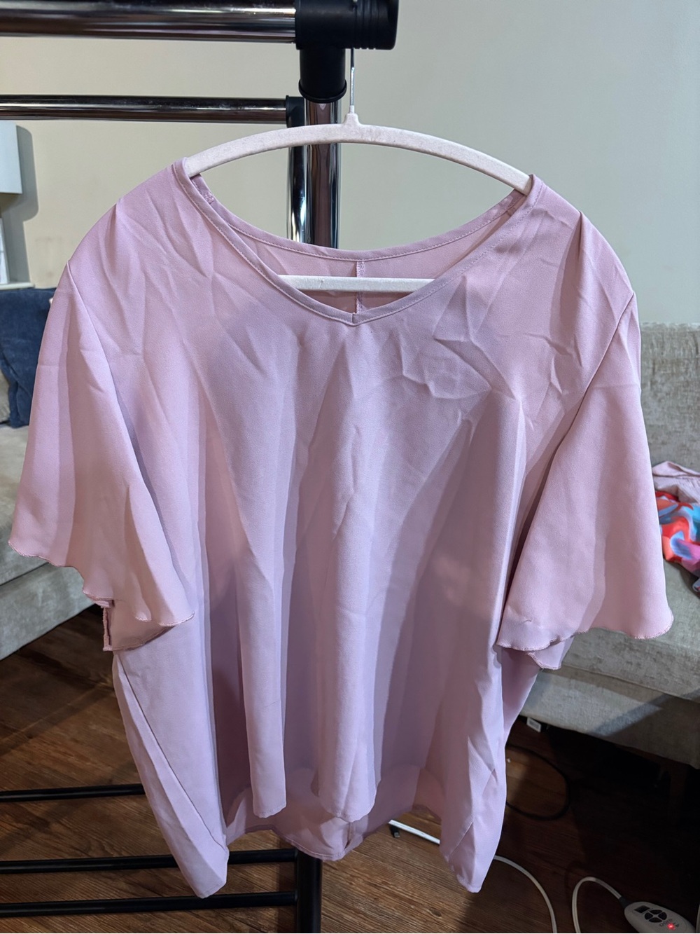 Women’s Medium Blush Pink Flutter Sleeve Blouse V-Neck Oversized Flowy Top